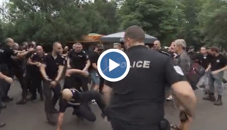 Арестуваха двама противници на гей парада