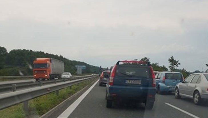 Препоръчително е шофьорите, които пътуват за столицата да използват алтернативни маршрути Препоръчително е шофьорите, които пътуват за столицата да използват алтернативни маршрути