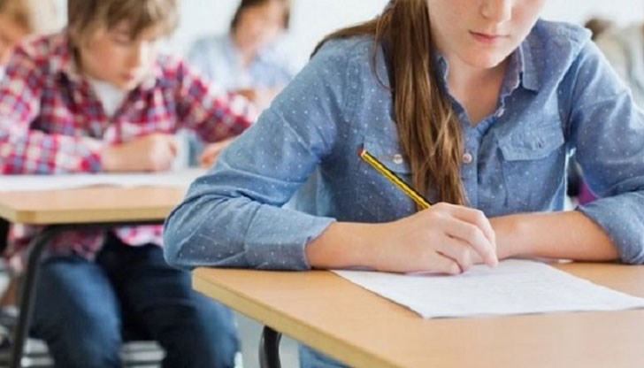 Удължаването на учебната година с 2 седмици ще премести матурите в средата на юни Удължаването на учебната година с 2 седмици ще премести матурите в средата на юни