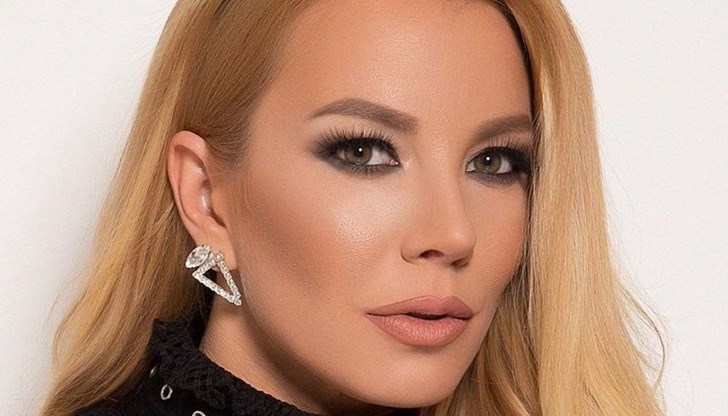 Всички предварително поети ангажименти от певицата са преустановени