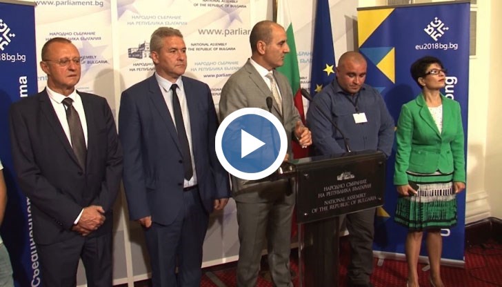 А "бедният" ни премиер реши да ги дари за ремонт на джамия