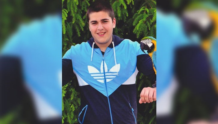 Росица и Слави се промениха много след смъртта на Алекс, затвориха се, станаха други хора от скръб. Всеки ден ходят на гробищата“, разказа в съдебната зала близка на почерненото семейство Росица и Слави се промениха много след смъртта на Алекс, затвориха се, станаха други хора от скръб. Всеки ден ходят на гробищата“, разказа в съдебната зала близка на почерненото семейство