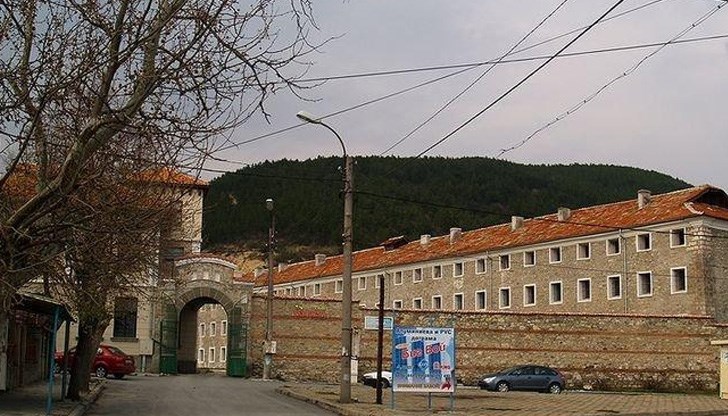 Елка Г. от Русе се призна за виновна в кражба на 2 телефона Елка Г. от Русе се призна за виновна в кражба на 2 телефона