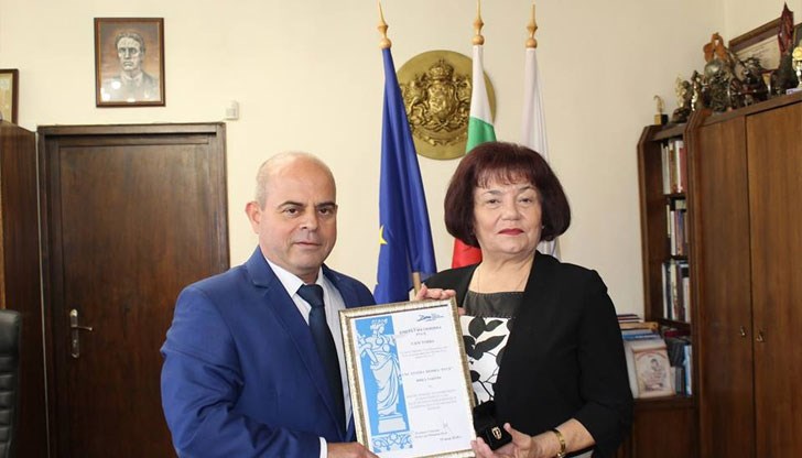Председателят на Синдиката на българските учители бе оценена за приноса ѝ за развитието и просперитета на българското образование