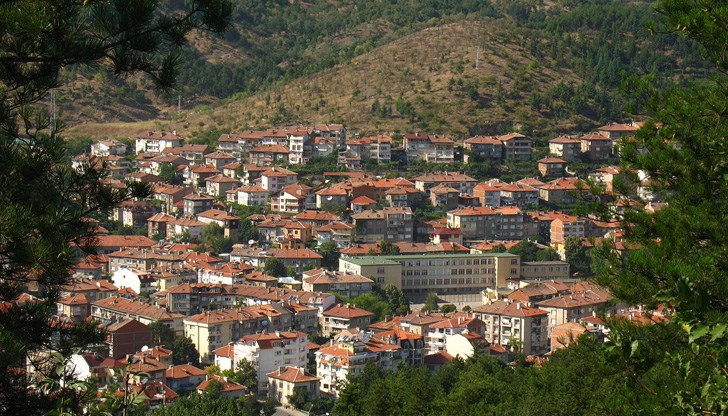 Нивото на водата се е изравнило с тротоарите и минаването е невъзможно