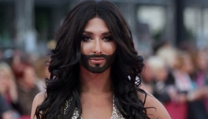 Нещо повече – Кончита облече и булчинска рокля с голям воал и изигра сватбена сцена