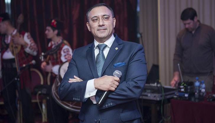 Министър Каракачанов е предложил бизнесмена да бъде признат за "за запазване и популяризиране на най-добрите традиции на Българската армия и Българската православна църква" Министър Каракачанов е предложил бизнесмена да бъде признат за "за запазване и популяризиране на най-добрите традиции на Българската армия и Българската православна църква"