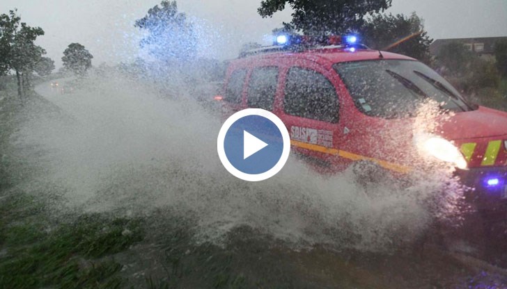 Мъж се удави в колата си