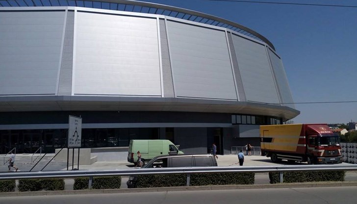 Мултифункционалната зала сменя името си за трети път