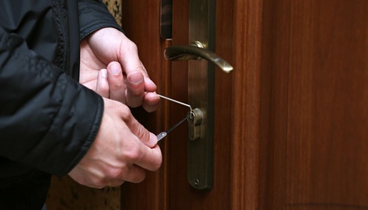 Жилищата са на различни етажи в един и същ жилищен вход