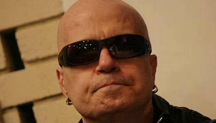 Повод за съдебното дело стана това, че в излъчени материали от "Шоуто на Слави" не е изписано името на продуцентската компания "Седем осми" Повод за съдебното дело стана това, че в излъчени материали от "Шоуто на Слави" не е изписано името на продуцентската компания "Седем осми"