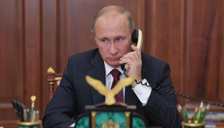 Президентите на Русия и Украйна разговаряли по телефона