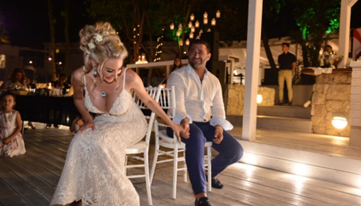 Двамата бяха като герои от романтичен филм и не спираха да се радват на любовта си