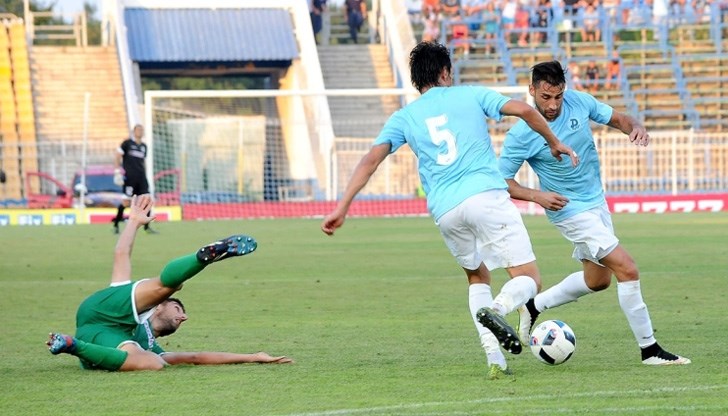 Футболистите се събират за първа тренировка в 16 часа на стадион “Дунав” Футболистите се събират за първа тренировка в 16 часа на стадион “Дунав”