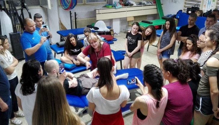 Румънски лектор обучава студенти от Русенския университет