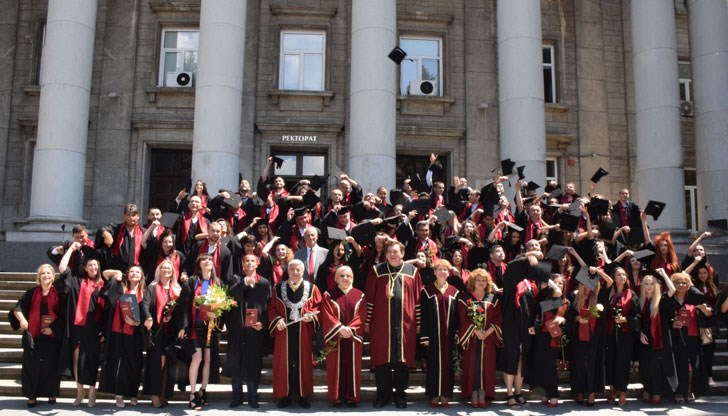 Това са първите магистри по правен режим на националната сигурност