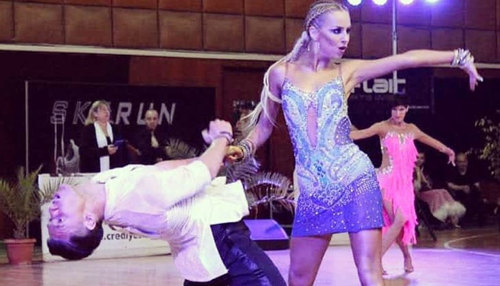 Представители на КСТ "Фламинго'98" взеха участие в XIX Открит турнир по спортни танци и кръг от веригата за "Купа България" в Стара Загора