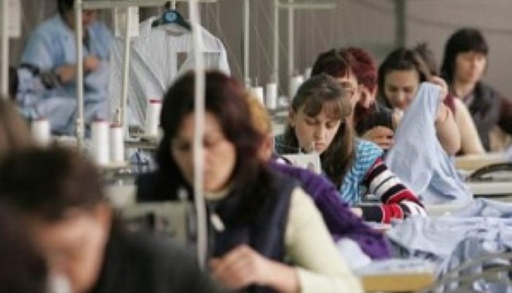 Как България се превърна във фабриката за луксозни дрехи на Европа