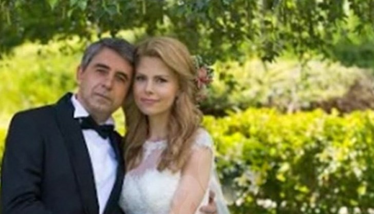 Екскурзията е подарък от тъщата за медения месец на младоженците