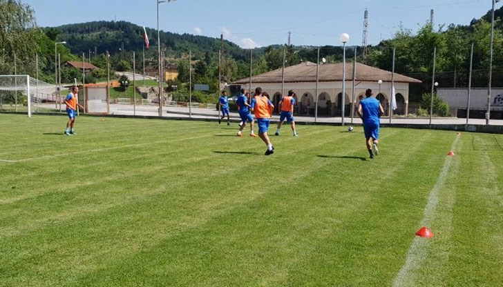 Мачът е в събота, 23 юни от 18.30 часа на стадион „Ангел Кънчев“ в Трявна