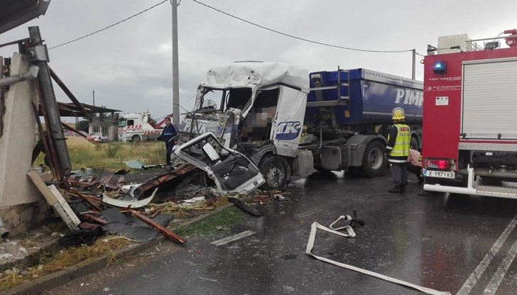 Шофьорът на камиона е загинал на място Шофьорът на камиона е загинал на място