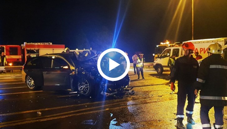 24-годишна жена е ударила челно камион, който миел пътя