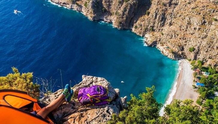 32-годишната жена е паднала от 300-метрова скала в Долината на пеперудите 32-годишната жена е паднала от 300-метрова скала в Долината на пеперудите