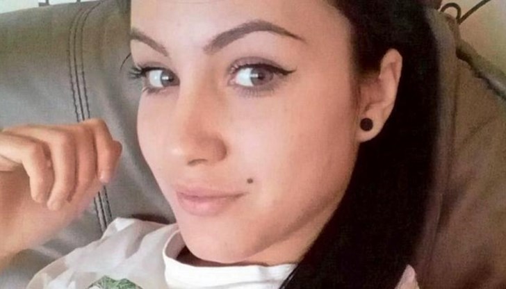 Вчера посред бял ден е намушкана 15-годишната Юлиана Вчера посред бял ден е намушкана 15-годишната Юлиана