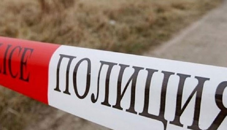 Мъж намушка жена си в сърцето Мъж намушка жена си в сърцето