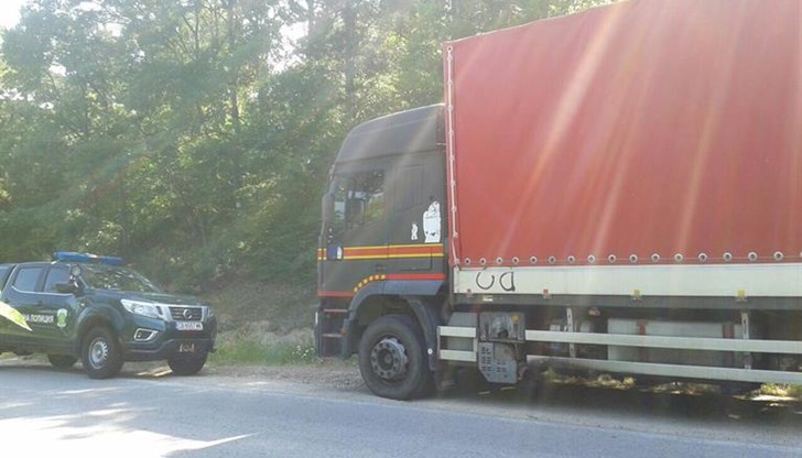 Чужденците са посочили, че са платили около 1600 евро на каналджията