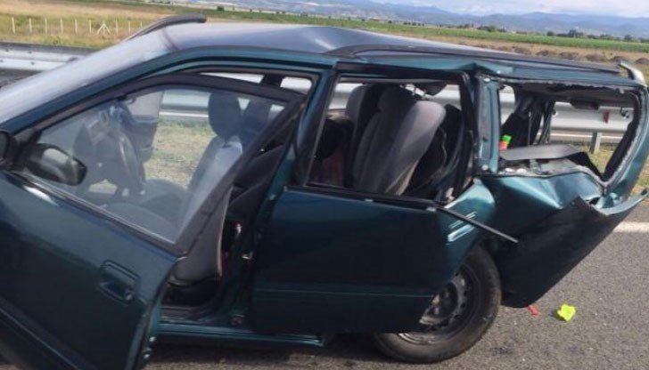 Две коли се удариха при 232 км на аутобана Две коли се удариха при 232 км на аутобана