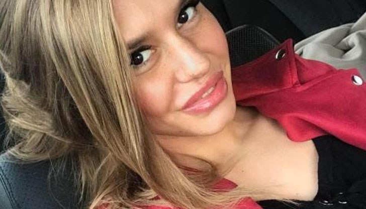 Младата жена вече диша самостоятелно Младата жена вече диша самостоятелно