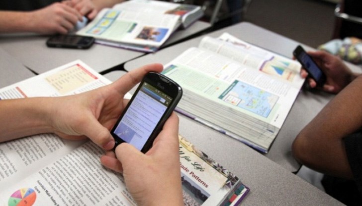 Вече е забранено да се качват и снимки с ученици на сайтовете на училищата Вече е забранено да се качват и снимки с ученици на сайтовете на училищата