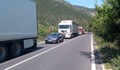 10-километрови опашки от автомобили се извиха край Кресна