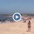 Мигранти щурмуват плаж в Испания
