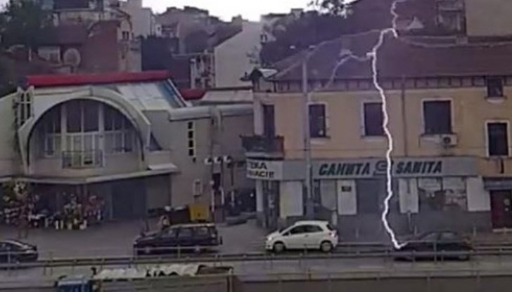 Ако сме на открито, трябва да клекнем със събрани крака