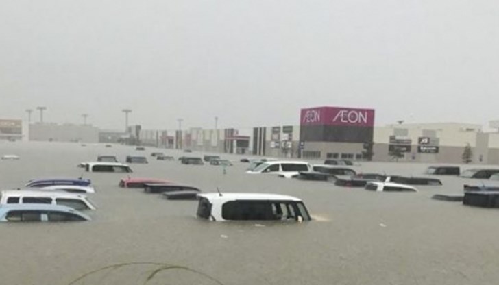 Заради изместване на пластовете на земята, подгизнали от влага, много сгради са разрушени