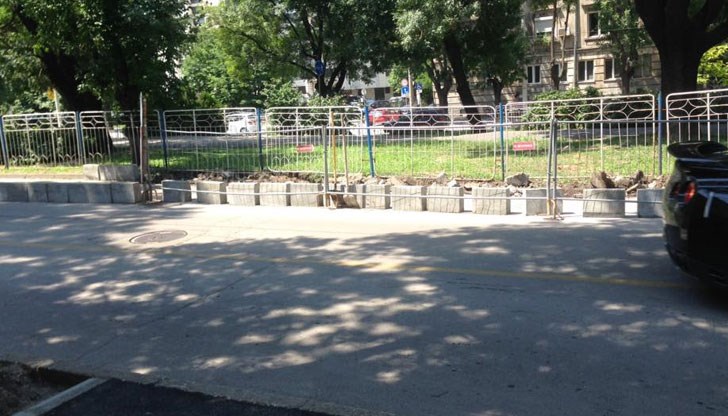 На 2 юли бяха монтирани всички нови бордюри, а на следващият ден бяха разкъртени