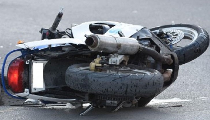 Лек автомобил и мотоциклет се удариха на кръстовище / Снимката е илюстративна