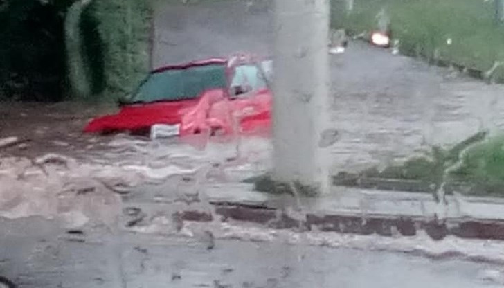 Край Охлюва има само една шахта, която логично не може да поеме ударни количества вода