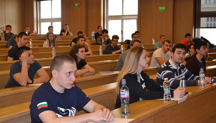 7 104 са кандидатите, подали документи за прием в най-старото висше училище 7 104 са кандидатите, подали документи за прием в най-старото висше училище