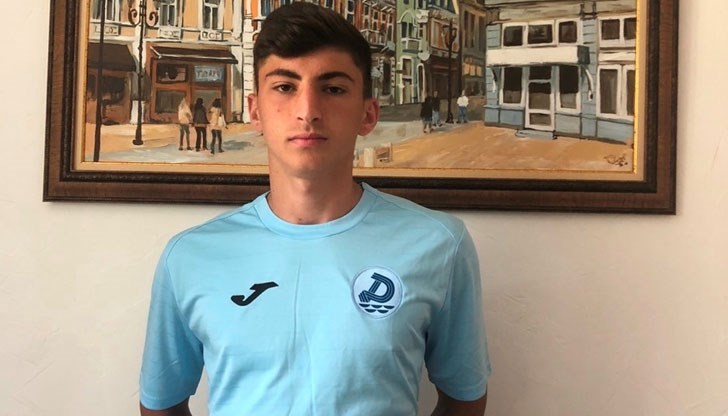 Младият футболист ще играе за „драконите“ като преотстъпен от шампиона Лудогорец