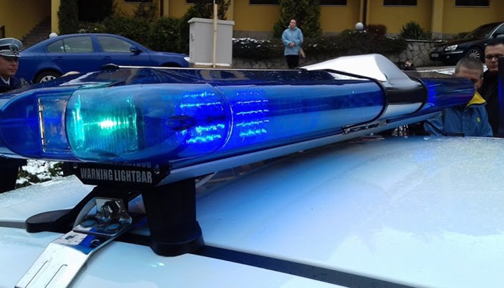 Според възмутените свидетели мъжете си нанасяли удари, плюели се и се обиждали