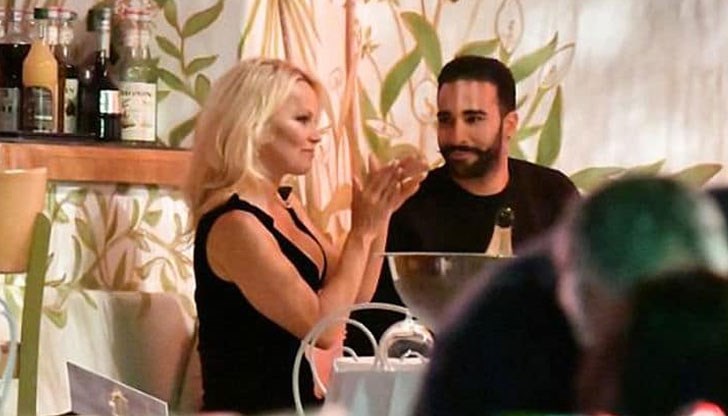 51-годишната актриса каза "Да" на френския национал Адил Рами