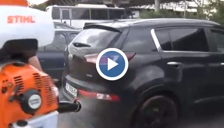 Всички коли се дезинфекцират и претърсват за свински продукти