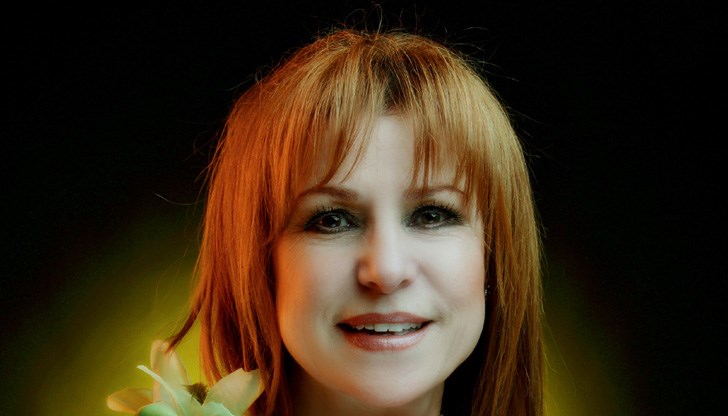 В събота певицата ще излезе с гипс на сцената на Фестивала „Бургас и морето“