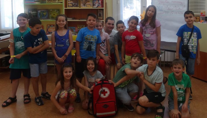 Участници в Академия за малчугани се срещнаха с активисти на Български младежки червен кръст