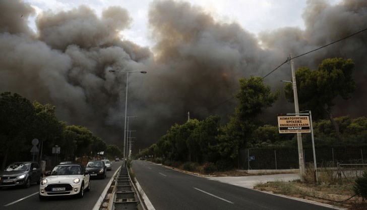 Гръцката полиция е арестувала четирима души по подозрения за умишлено подпалване на един от пожарите в предградията на Атина