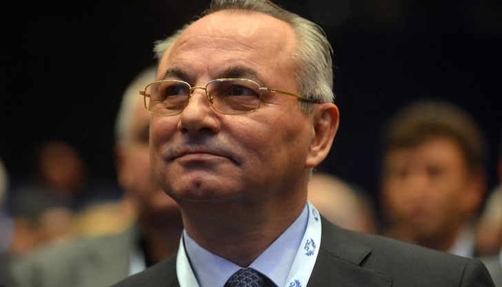 Синът му Демир се очаква в близките месеци да се сдобие с наследник