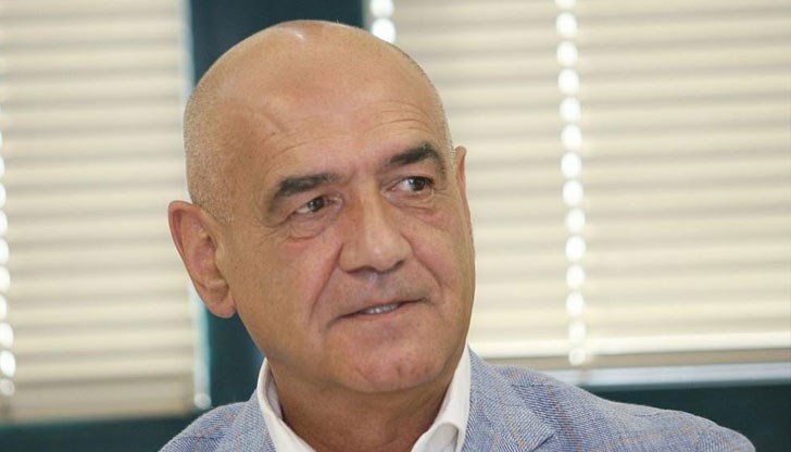 Близо 2500 държавни служители са на хранилка, а дори не са компетентни Близо 2500 държавни служители са на хранилка, а дори не са компетентни